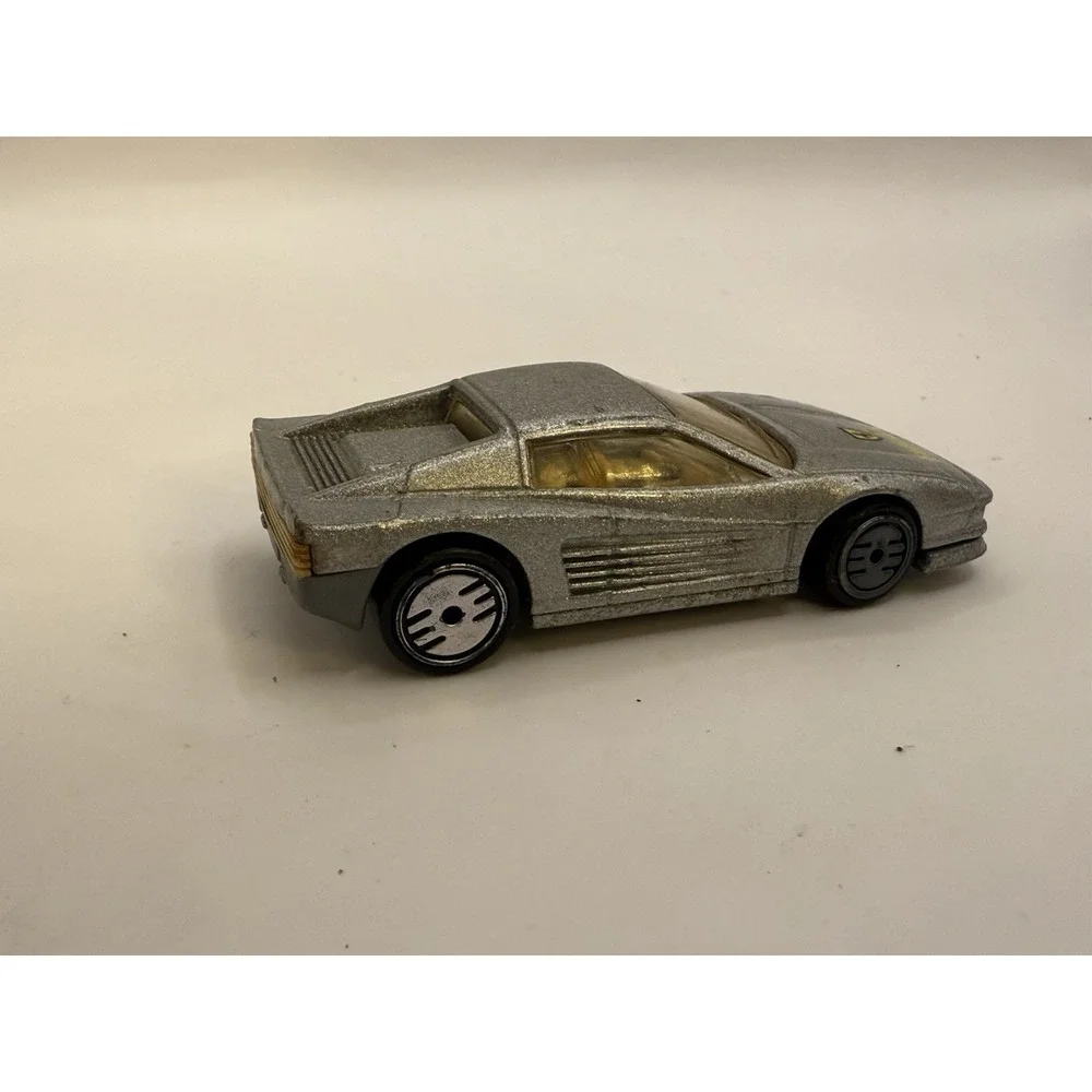 Hot Wheels Ferrari‎ Testarossa 1986 Silver Diecast Car w/ Display Case